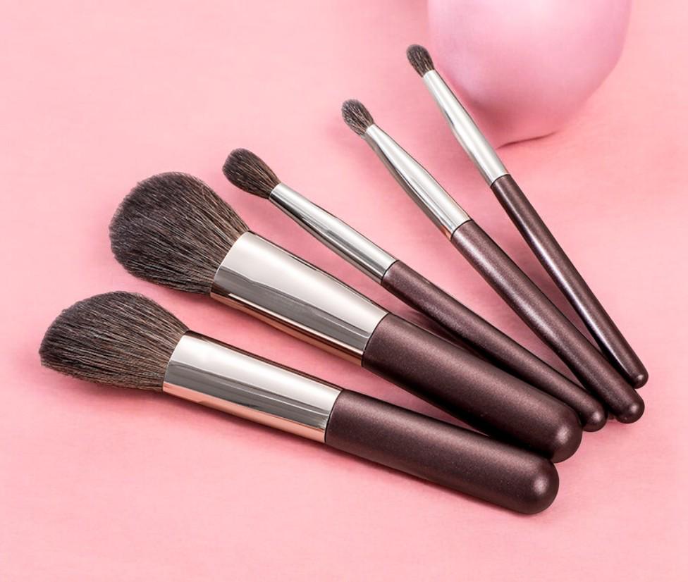 5 Piece Makeup Brush Set With Travel Pouch 5 Piece Makeup Brush Set With Travel Pouch